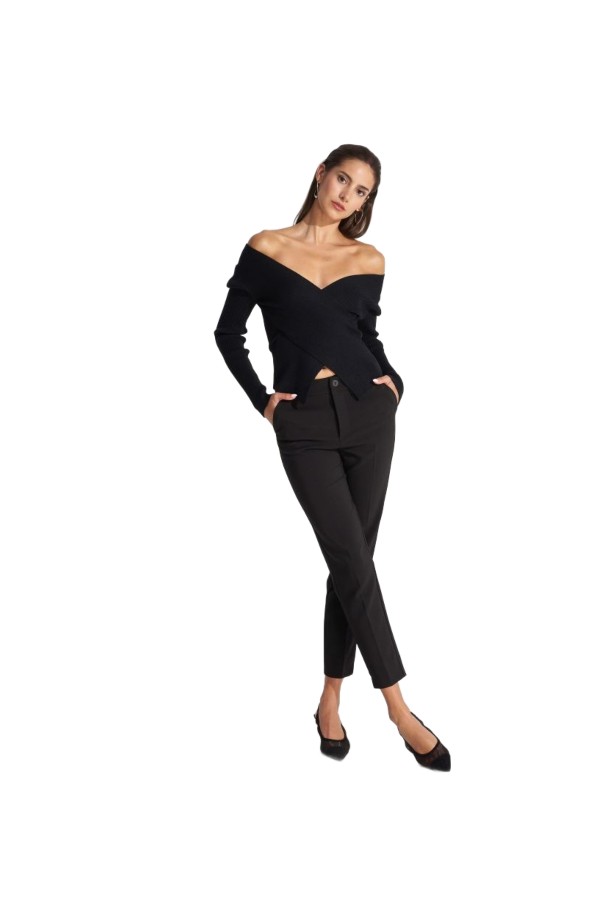 LONG SLEEVED KNITTED BLOUSE